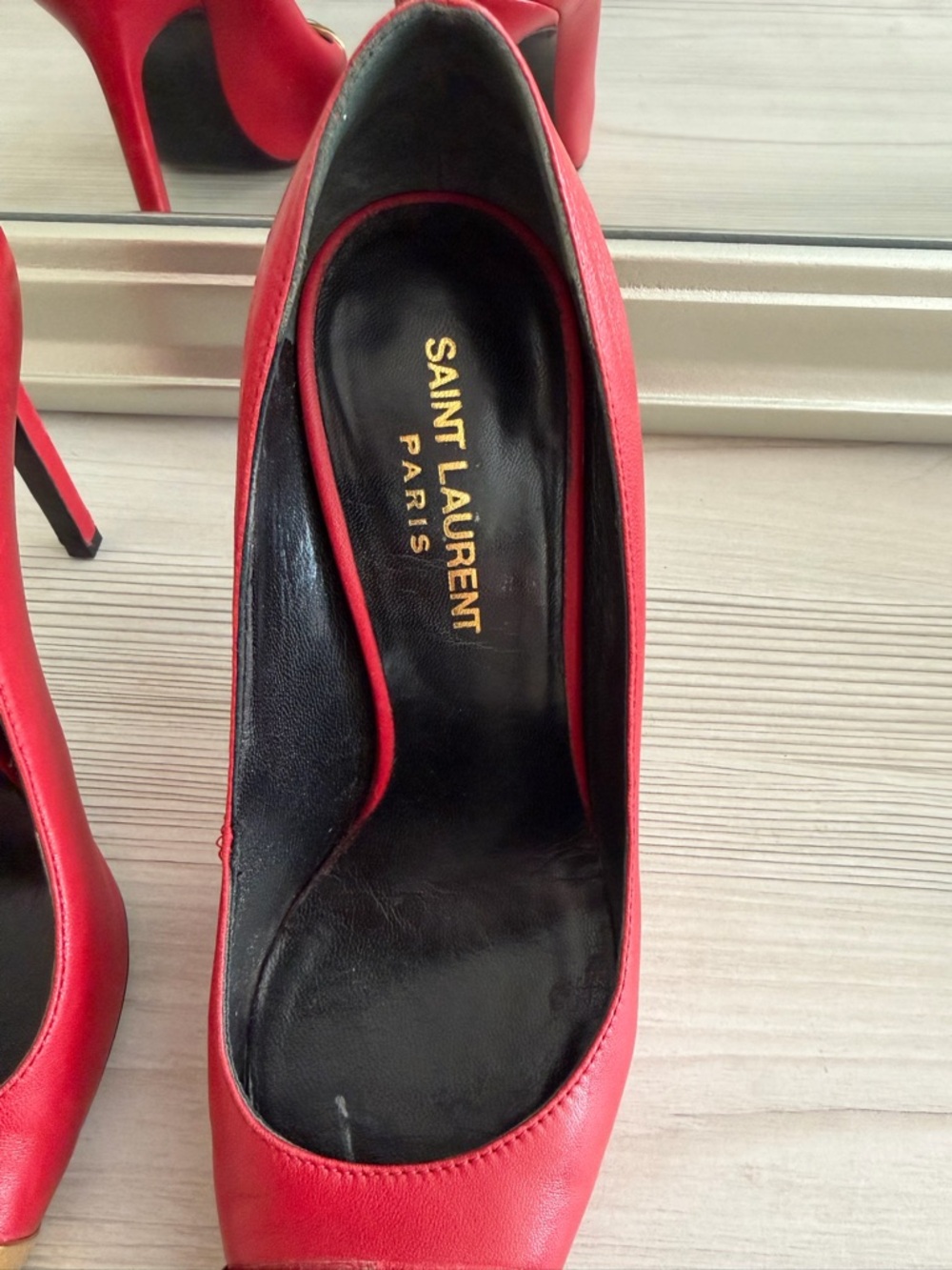 Saint Laurent Red Leather Pumps with Gold Accent and Cap-toe - Size 37 - Picture 4 of 9